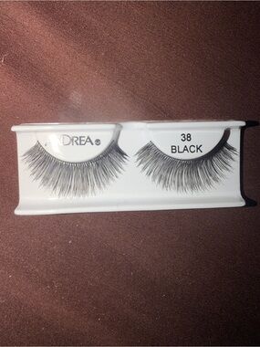 Adore 38 Black Wispy Flared False Eyelashes